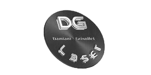 Logo de DG Laser, entreprise de découpe laser dirigée par Damien Grisolet, avec les initiales "DG" et le mot "Laser" sur un disque incliné.